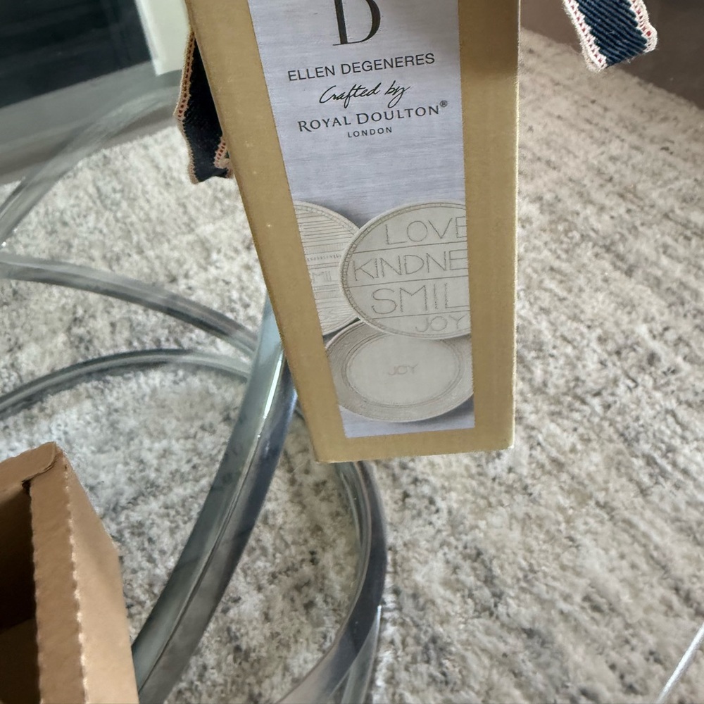 Royal Doulton Taupe and Cream Decorative Plate Set Box